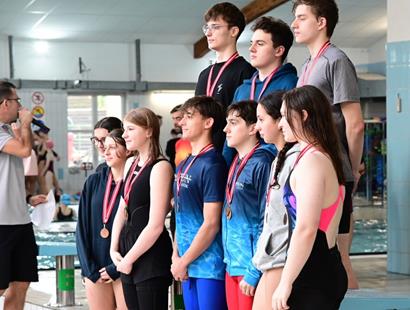 Sukcesy Szkoły Podstawowej nr 2 w pływaniu drużynowym