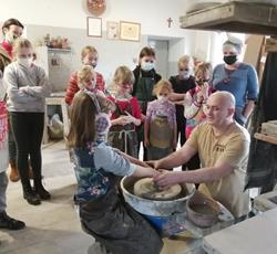Lekcja garncarstwa w  Muzeum Ceramiki